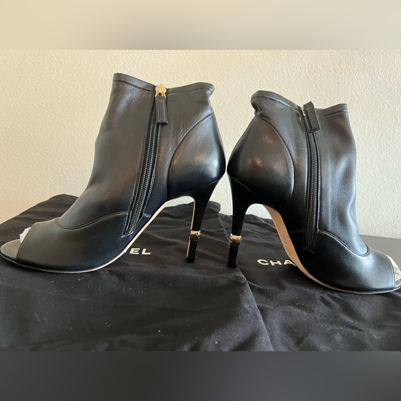 CHANEL Short Boot 19C Stretch Lambskin Leather Peep Toe Gold Cc Logo Ball Sz 40 - Picture 5 of 8